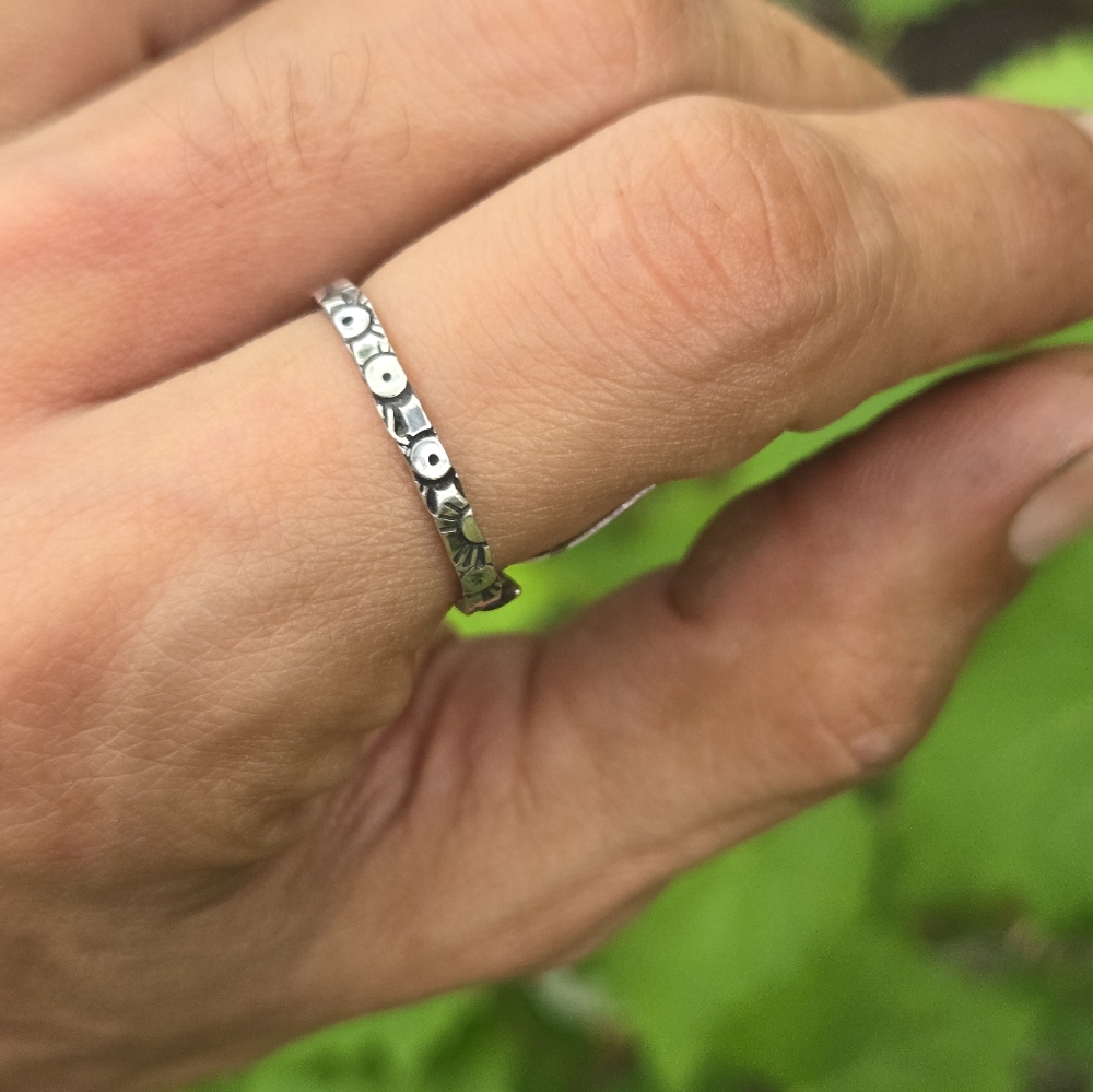 Weed leaf ring - Picture 2 of 3